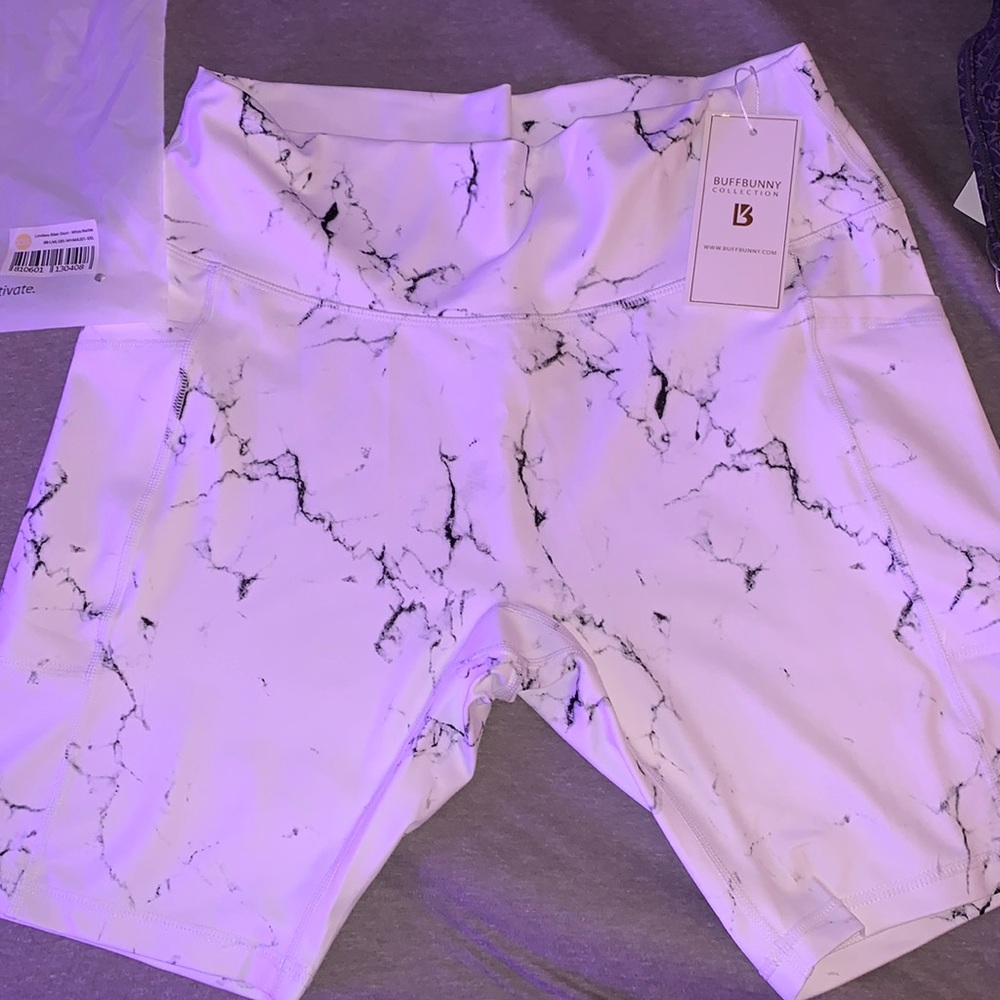 BuffBunny Limitless Biker Short - Marble Collection